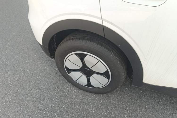 Used Geely Galaxy Geome 2026 Model 310km Youth Edition Right Rear Wheel Hub