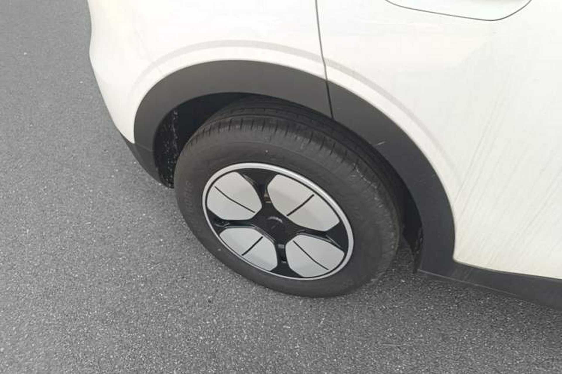 Used Geely Galaxy Geome 2026 Model 310km Youth Edition Right Rear Wheel Hub