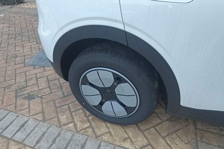 Used Geely Galaxy Geome 2026 Model 310km Youth Edition Right Rear Wheel Hub