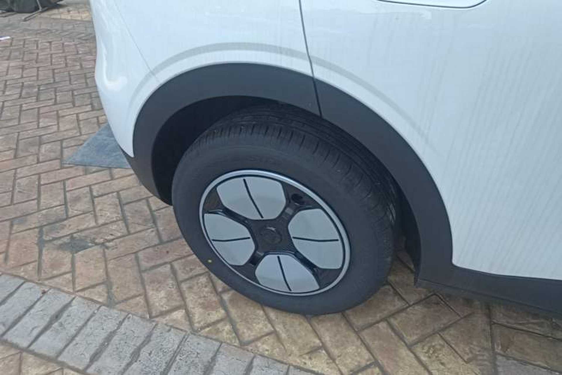 Used Geely Galaxy Geome 2026 Model 310km Youth Edition Right Rear Wheel Hub