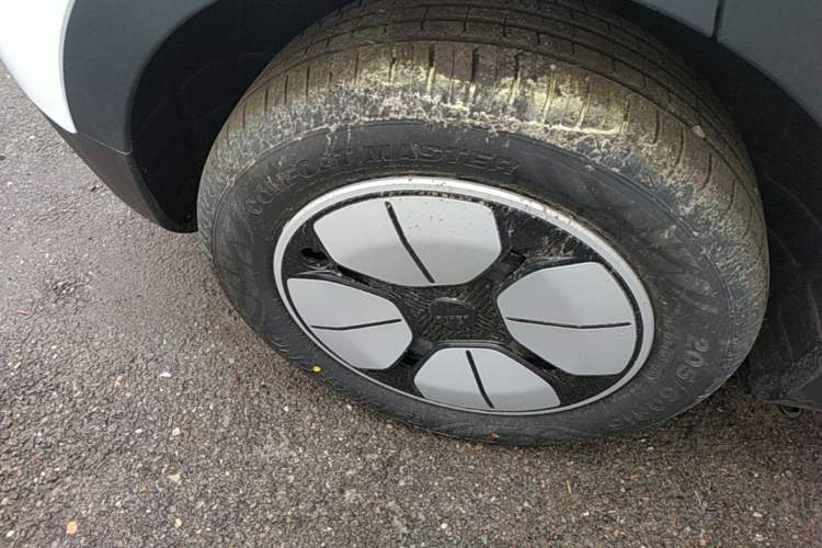 Used Geely Galaxy Geome 2026 Model 310km Youth Edition Right Rear Wheel Hub