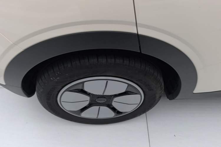 Used Geely Galaxy Geome 2026 Model 310km Youth Edition Right Rear Wheel Hub