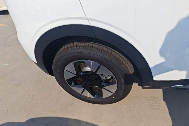 Used Geely Galaxy Geome 2026 310km Wind-Riding Edition Right Rear Wheel Hub