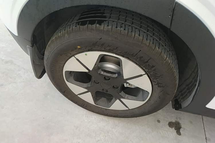 Used Geely Galaxy Geome 2026 Model 410km Freedom Edition Right Rear Wheel Hub