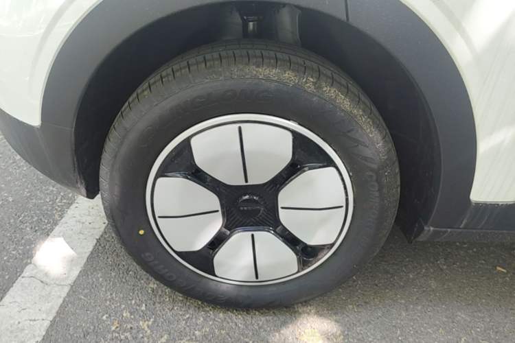 Used Geely Galaxy Geome 2026 Model 310km Youth Edition Right Rear Wheel Hub