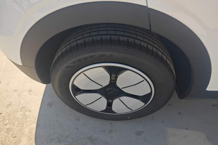 Used Geely Galaxy Geome 2026 Model 310km Youth Edition Right Rear Wheel Hub