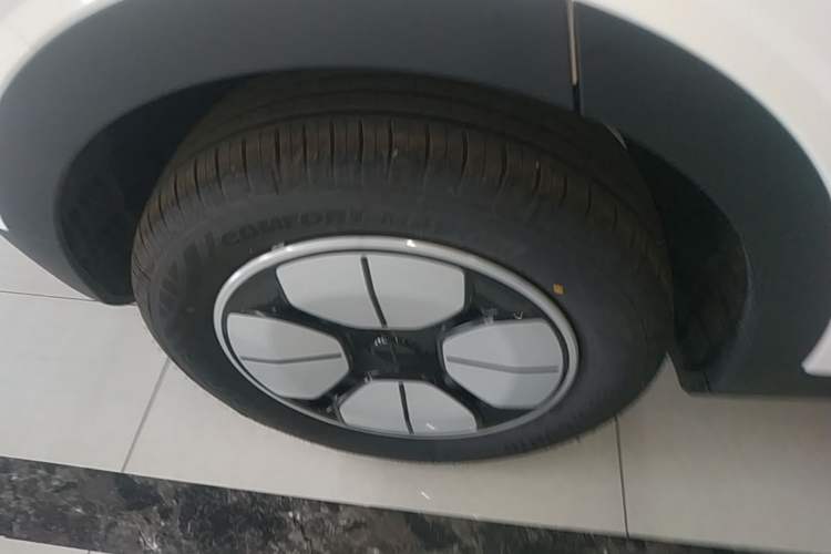 Used Geely Galaxy Geome 2026 Model 310km Youth Edition Right Rear Wheel Hub