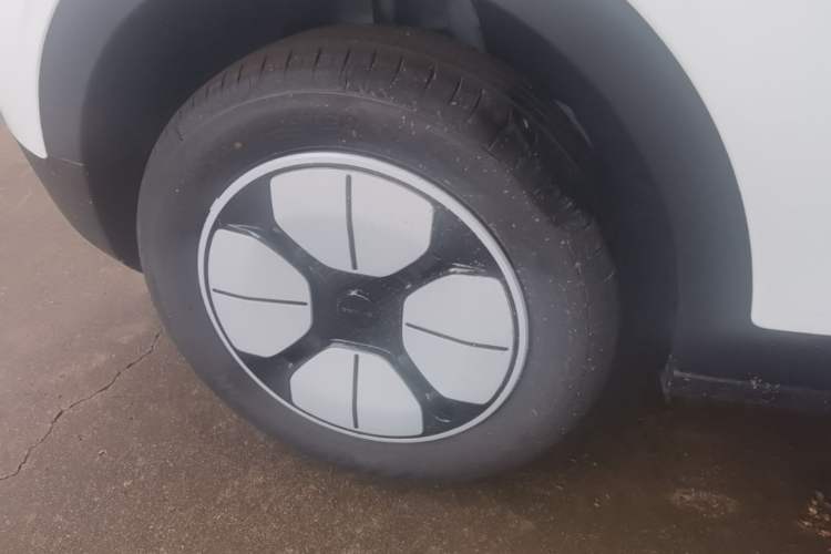 Used Geely Galaxy Geome 2026 Model 310km Youth Edition Right Rear Wheel Hub