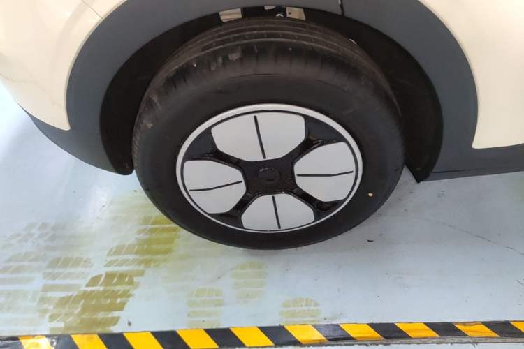 Used Geely Galaxy Geome 2026 Model 310km Youth Edition Right Rear Wheel Hub