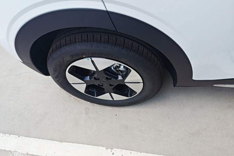 Used Geely Galaxy Geome 2026 310km Wind-Riding Edition Right Rear Wheel Hub