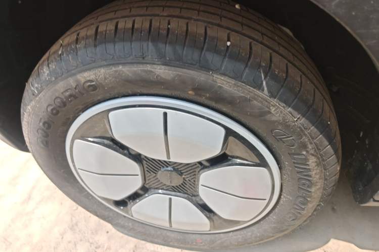 Used Geely Galaxy Geome 2026 Model 410km Carefree Edition Right Rear Wheel Hub