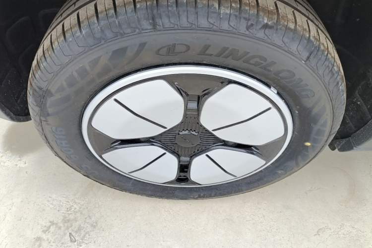 Used Geely Galaxy Geome 2026 Model 310km Youth Edition Right Rear Wheel Hub