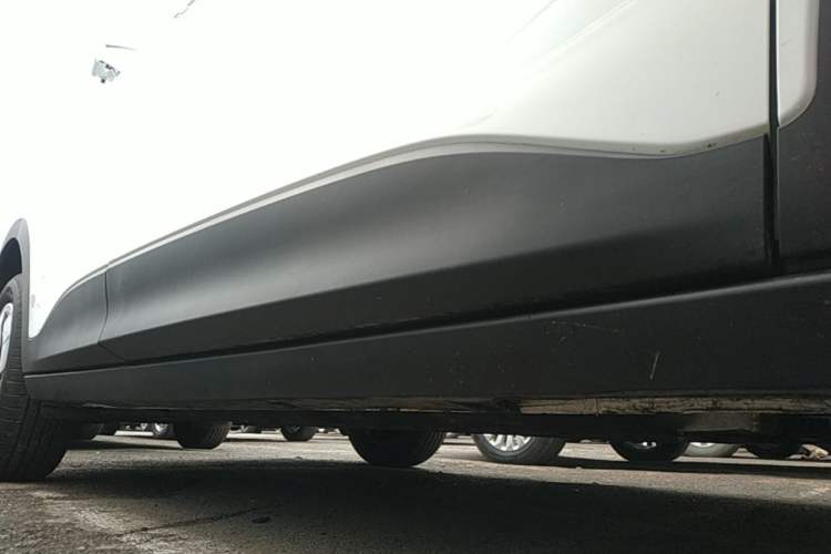 Used Geely Galaxy Geome 2026 Model 310km Youth Edition Right Side Sill