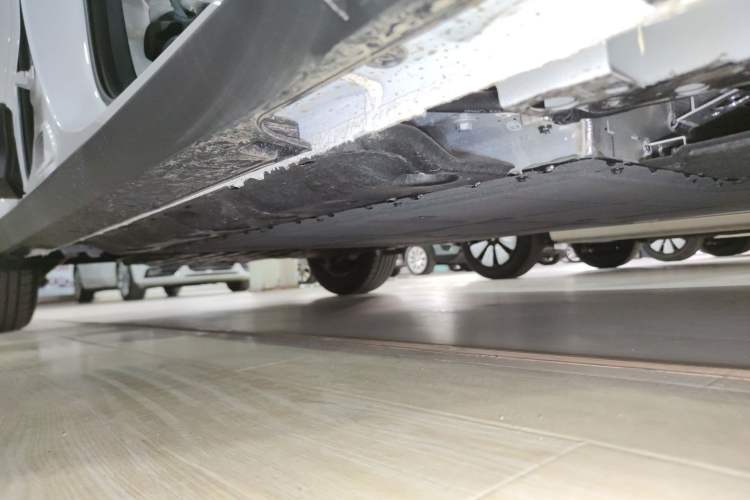 Used Geely Galaxy Geome 2026 Model 310km Youth Edition Right Side Sill
