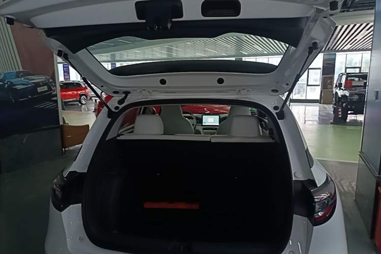 Used Geely Galaxy Geome 2026 Model 310km Youth Edition Trunk