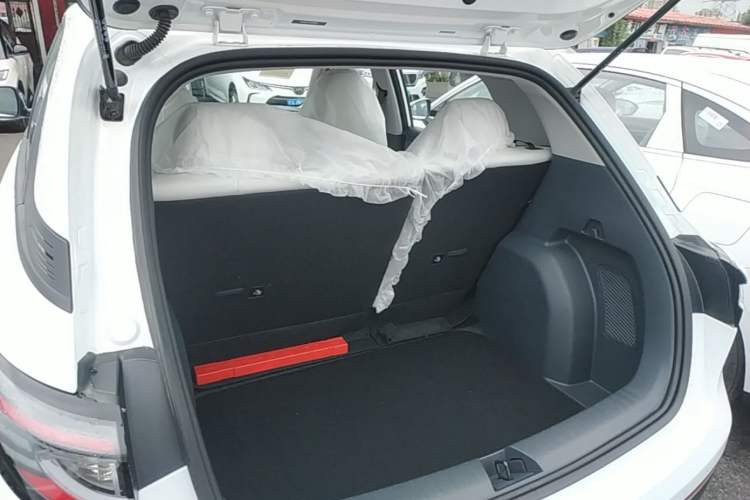Used Geely Galaxy Geome 2026 Model 310km Youth Edition Trunk