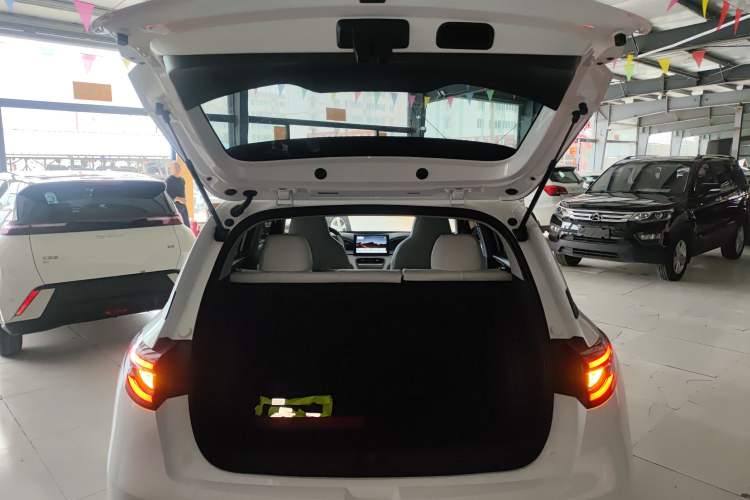 Used Geely Galaxy Geome 2026 Model 310km Youth Edition Trunk