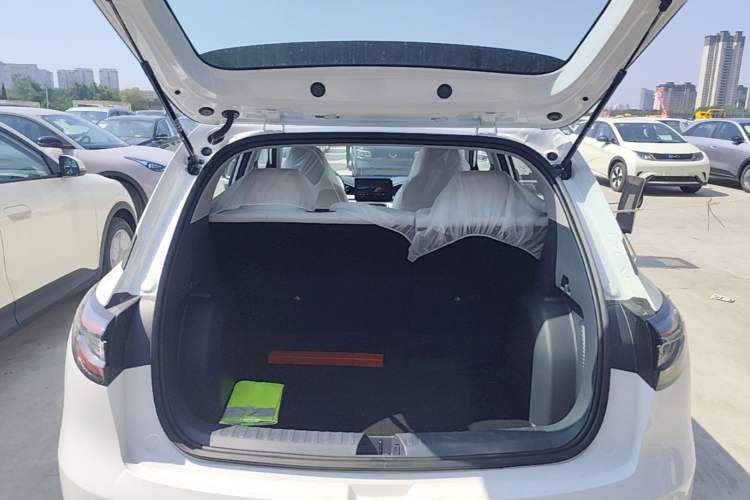 Used Geely Galaxy Geome 2026 Model 310km Youth Edition Trunk