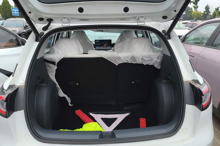 Used Geely Galaxy Geome 2026 Model 410km Freedom Edition Trunk