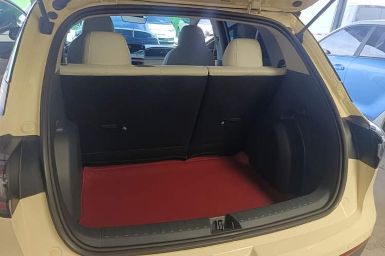 Used Geely Galaxy Geome 2026 Model 310km Youth Edition Trunk