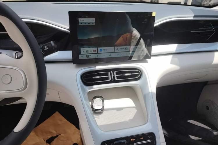 Used Geely Galaxy Geome 2026 Model 310km Youth Edition Audio And AC Panel