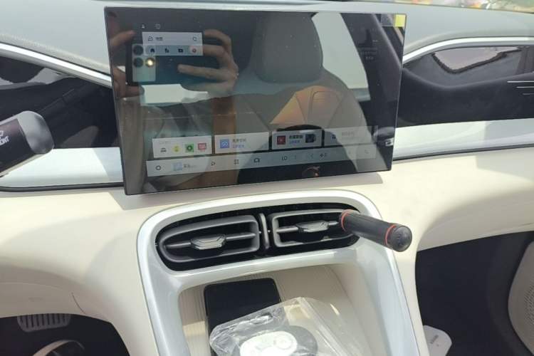 Used Geely Galaxy Geome 2026 Model 410km Carefree Edition Audio And AC Panel