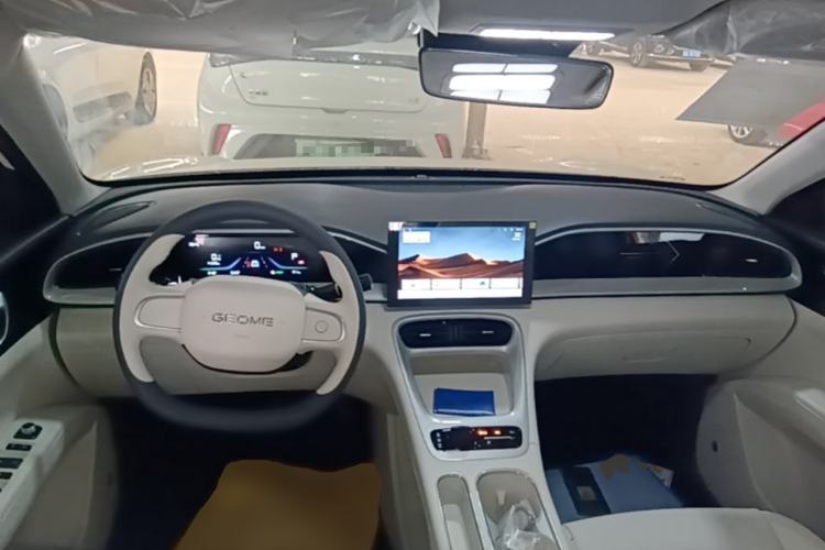 Used Geely Galaxy Geome 2026 Model 310km Youth Edition Center Console