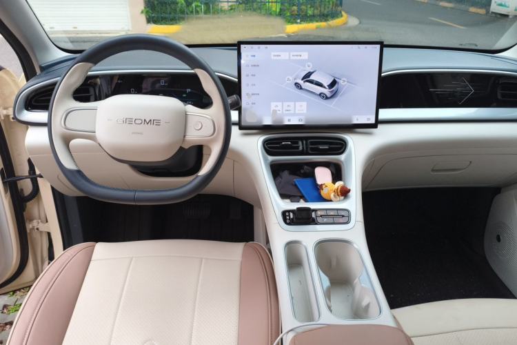 Used Geely Galaxy Geome 2026 Model 410km Freedom Edition Center Console