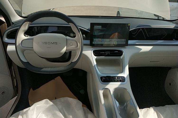 Used Geely Galaxy Geome 2026 Model 310km Youth Edition Center Console