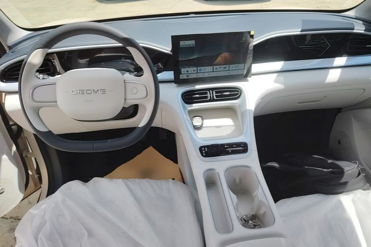Used Geely Galaxy Geome 2026 Model 310km Youth Edition Center Console