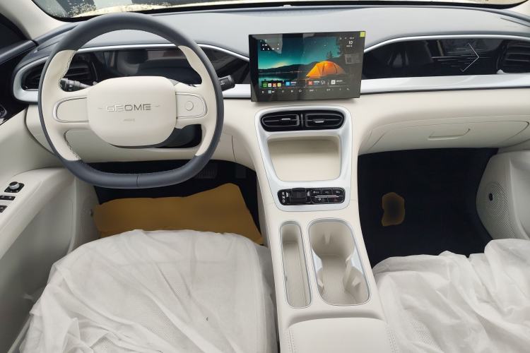Used Geely Galaxy Geome 2026 Model 310km Youth Edition Center Console