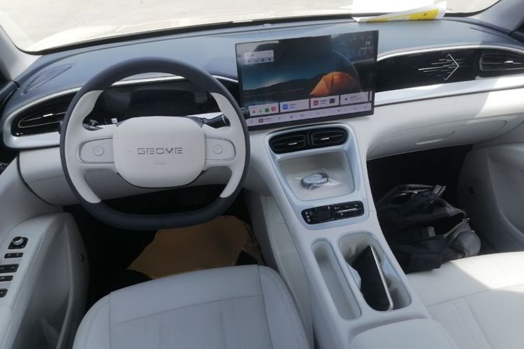 Used Geely Galaxy Geome 2026 Model 310km Dream Edition Center Console