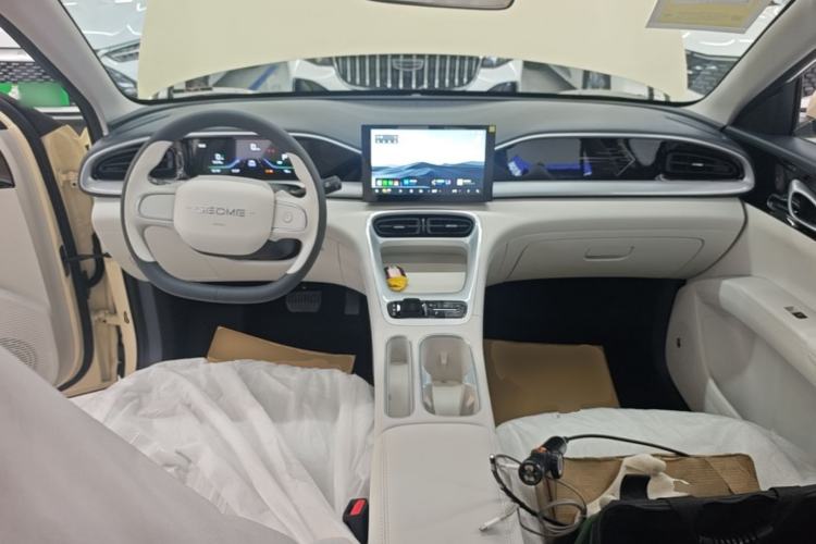 Used Geely Galaxy Geome 2026 Model 310km Youth Edition Center Console