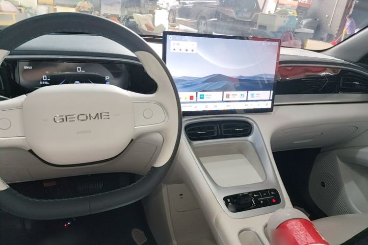 Used Geely Galaxy Geome 2026 Model 310km Dream Edition Center Console