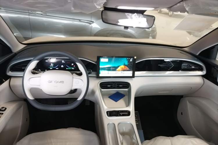 Used Geely Galaxy Geome 2026 Model 310km Youth Edition Center Console