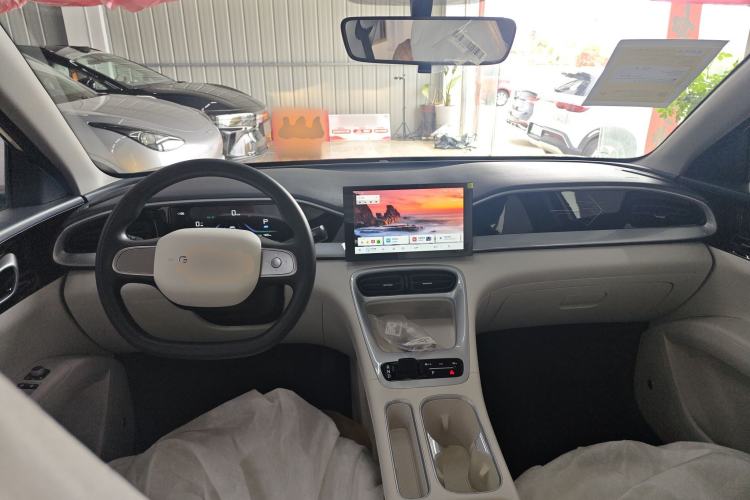 Used Geely Galaxy Geome 2026 Model 410km Carefree Edition Center Console