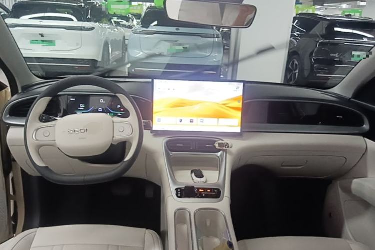 Used Geely Galaxy Geome 2026 Model 310km Dream Edition Center Console