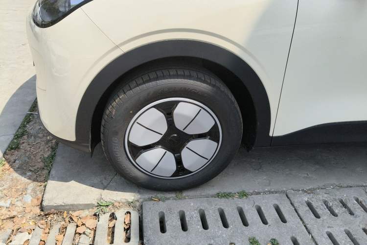 Used Geely Galaxy Geome 2026 Model 310km Youth Edition Exterior 4