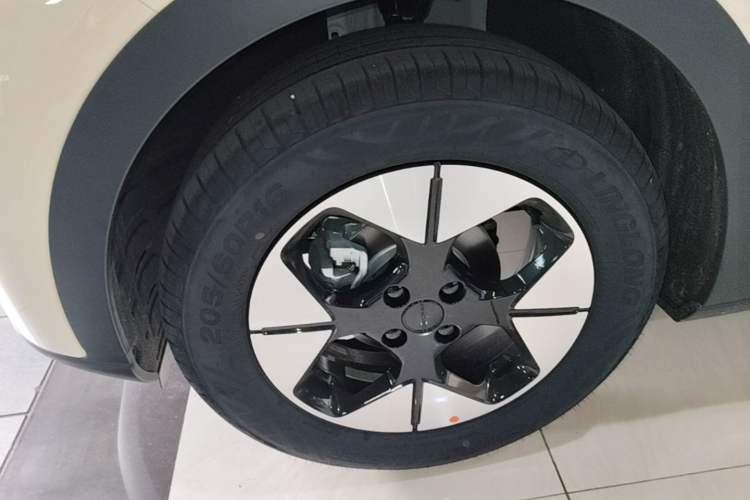 Used Geely Galaxy Geome 2026 Model 310km Dream Edition Exterior 4