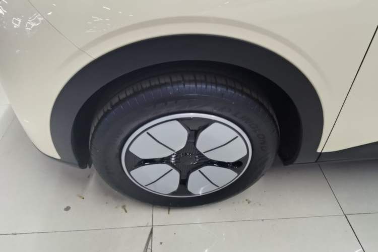 Used Geely Galaxy Geome 2026 Model 310km Youth Edition Exterior 4