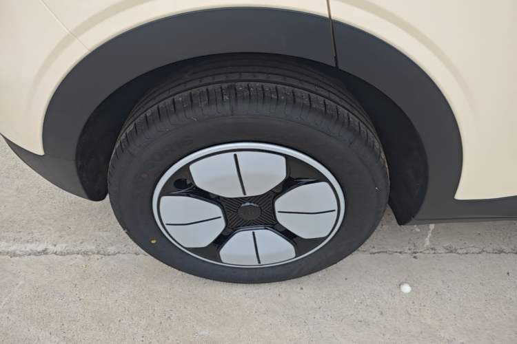 Used Geely Galaxy Geome 2026 Model 310km Youth Edition Exterior 5