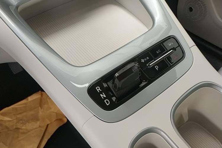 Used Geely Galaxy Geome 2026 Model 310km Youth Edition Gear Lever
