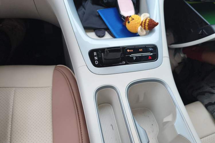Used Geely Galaxy Geome 2026 Model 410km Freedom Edition Gear Lever