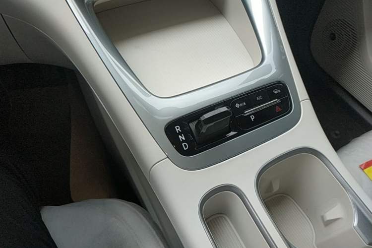 Used Geely Galaxy Geome 2026 Model 310km Youth Edition Gear Lever