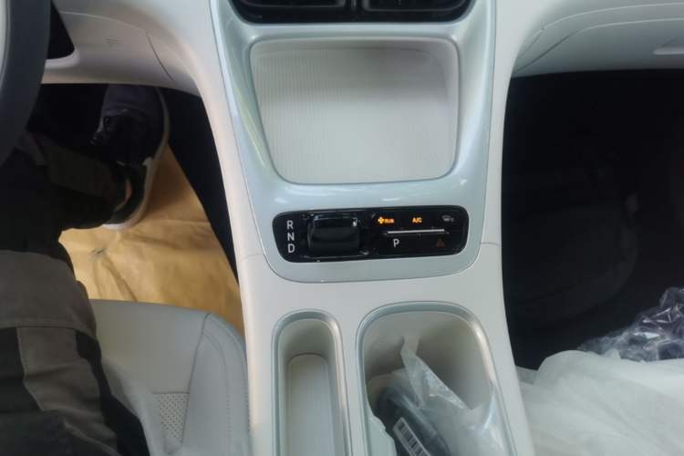 Used Geely Galaxy Geome 2026 Model 310km Youth Edition Gear Lever