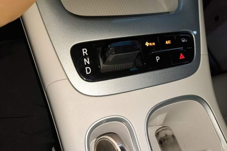 Used Geely Galaxy Geome 2026 Model 410km Freedom Edition Gear Lever