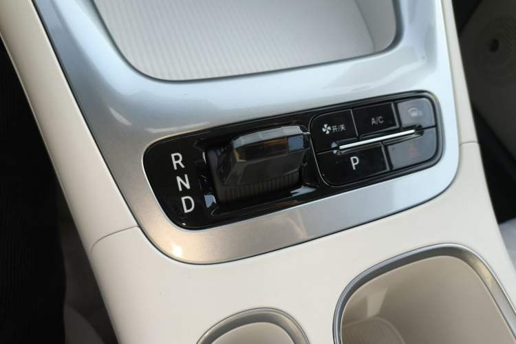 Used Geely Galaxy Geome 2026 Model 310km Youth Edition Gear Lever
