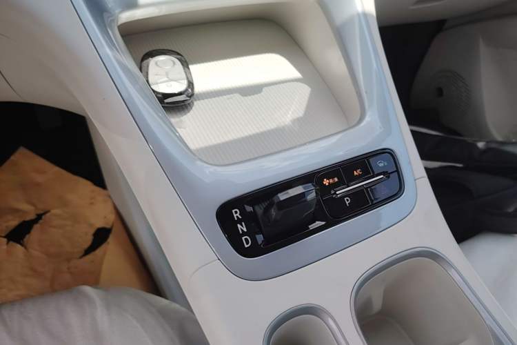 Used Geely Galaxy Geome 2026 Model 310km Youth Edition Gear Lever