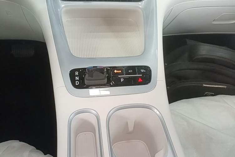 Used Geely Galaxy Geome 2026 Model 410km Freedom Edition Gear Lever