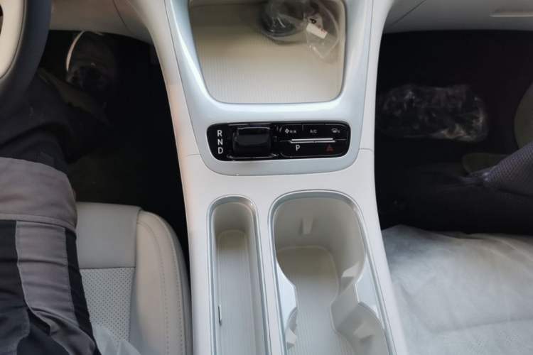 Used Geely Galaxy Geome 2026 Model 310km Youth Edition Gear Lever